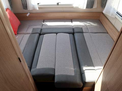 Autotrail Apache 700 Hi-Line - U1331