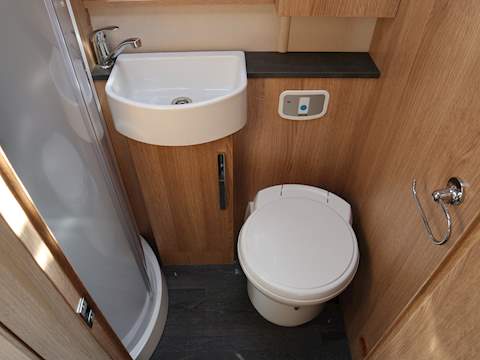 Autotrail Apache 700 Hi-Line - U1331
