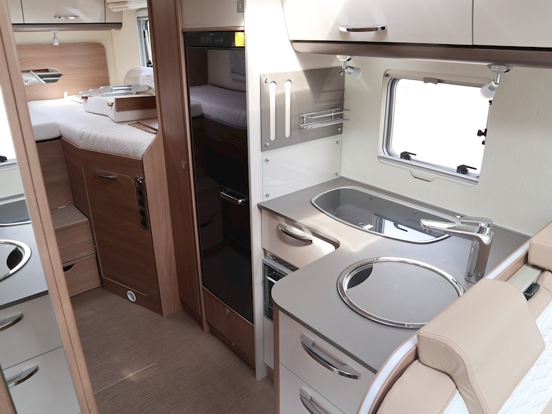 Burstner Lyseo Harmony 2018 T 728 G - Large 18