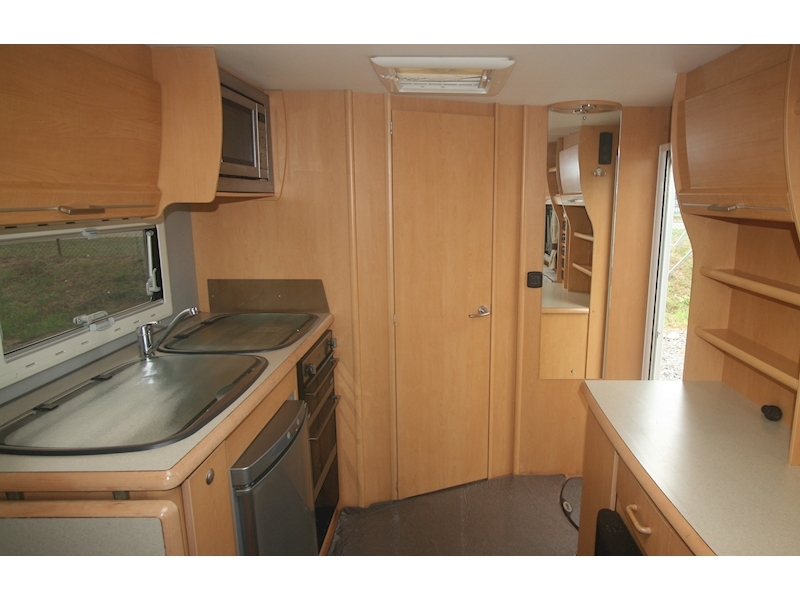 Elddis Crusader 2010 Hurricane - Large 3