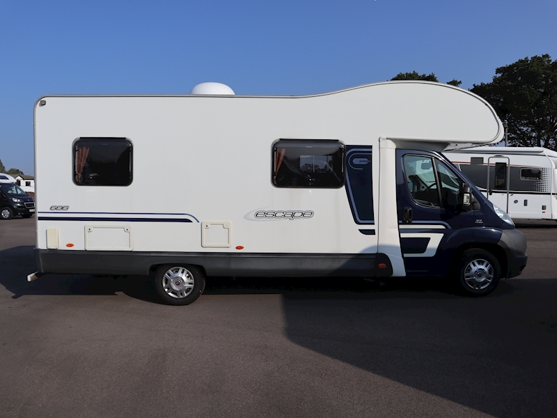 Swift Escape 2009 686 - Large 3