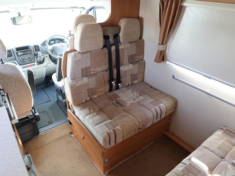Swift Escape 2009 686 - Large 9