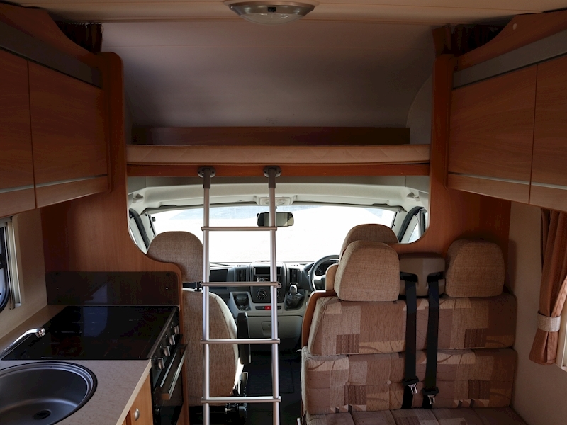 Swift Escape 2009 686 - Large 10