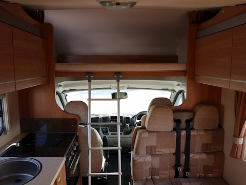 Swift Escape 2009 686 - Large 10