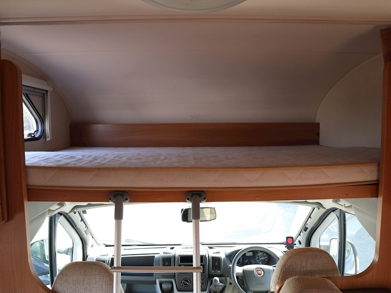 Swift Escape 2009 686 - Large 11