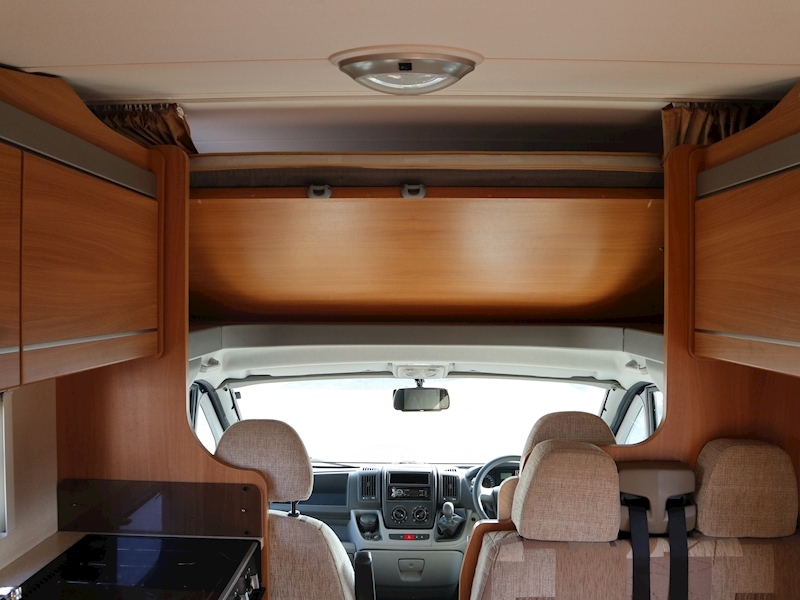 Swift Escape 2009 686 - Large 12