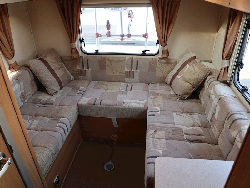Swift Escape 2009 686 - Large 15