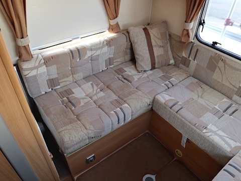 Swift Escape 2009 686 - Large 16