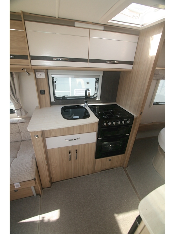 Coachman Pastiche 2016 575 - Large 10