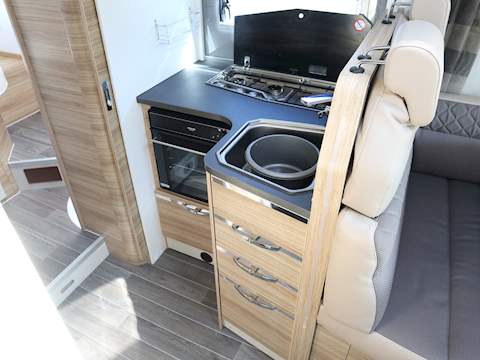 Adria Coral 690 Platinum - U1445