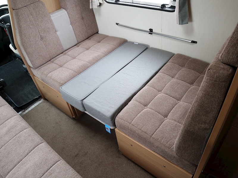Elddis Autoquest 2013 130 - Large 12