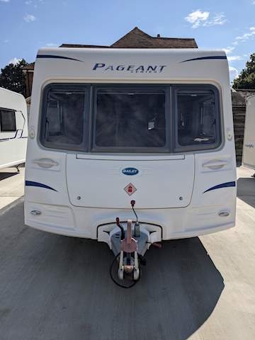 Bailey Pageant Champagne - U1454