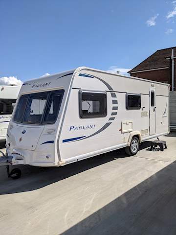 Bailey Pageant Champagne - U1454