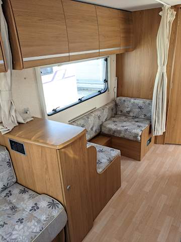 Bailey Pageant Champagne - U1454