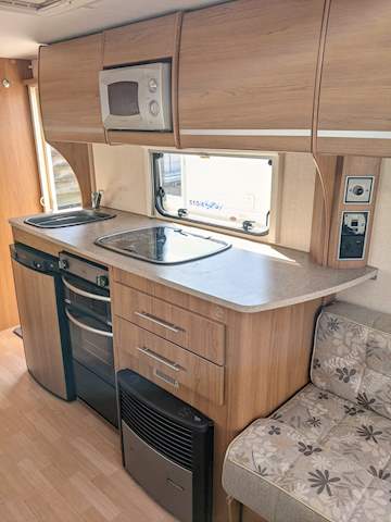 Bailey Pageant Champagne - U1454