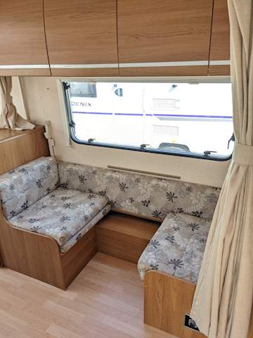 Bailey Pageant Champagne - U1454