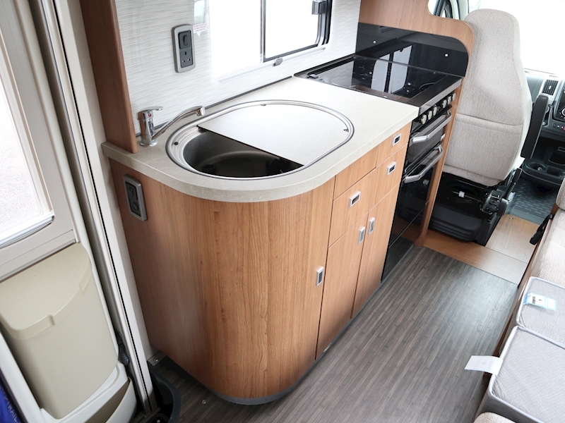 Autotrail Apache 2018 700 Hi-Line - Large 16