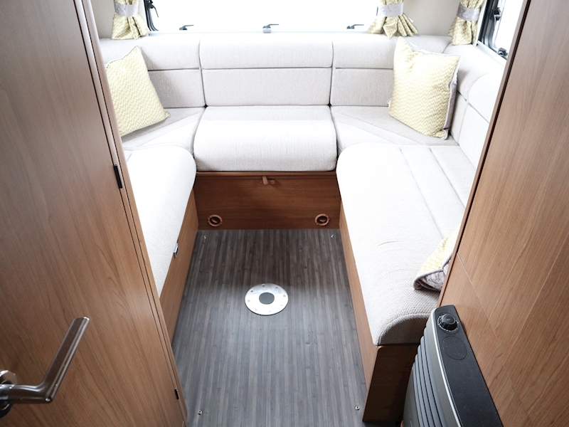 Autotrail Apache 2018 700 Hi-Line - Large 17