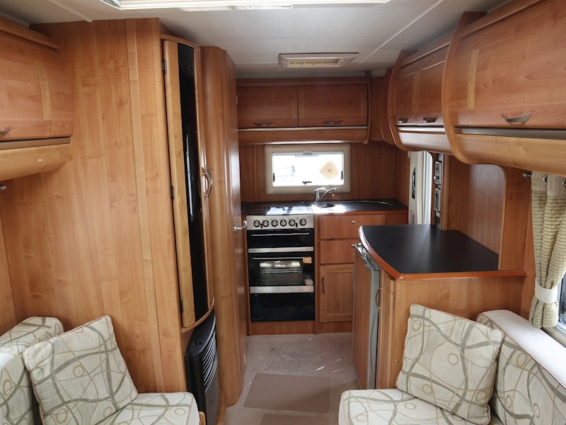 Autotrail Tracker 2008 EKS - Large 6