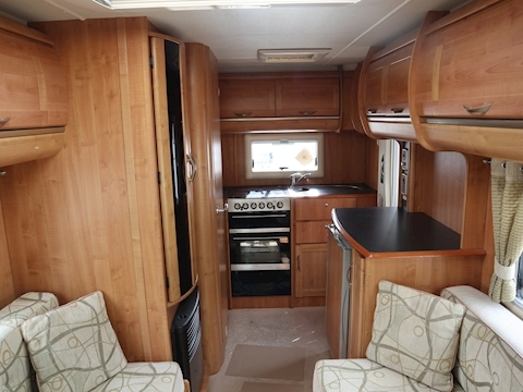 Autotrail Tracker 2008 EKS - Large 6