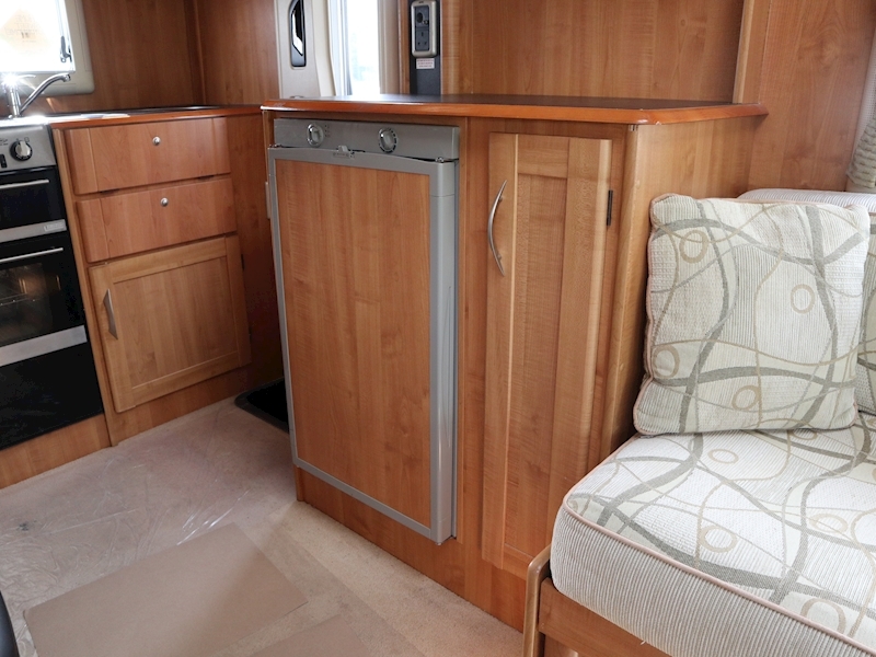 Autotrail Tracker 2008 EKS - Large 10