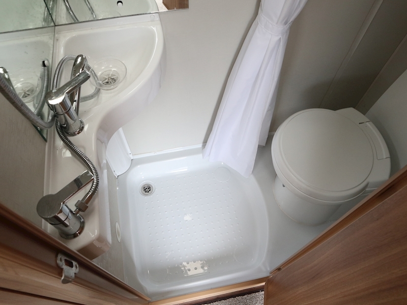 Elddis Autoquest 2015 115 - Large 13