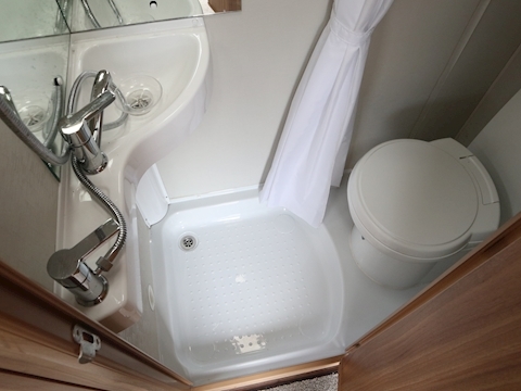 Elddis Autoquest 2015 115 - Large 13
