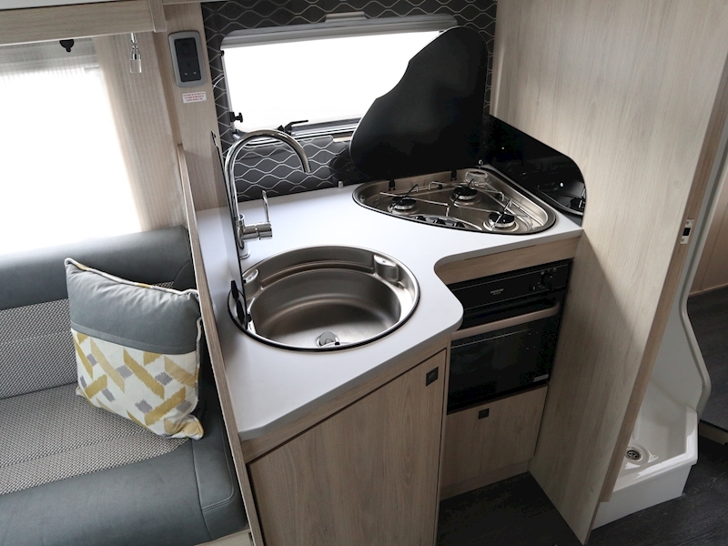 Autotrail F 74 2021 Super Low Line - Large 12