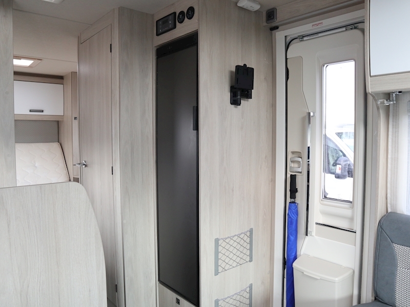 Autotrail F 74 2021 Super Low Line - Large 13
