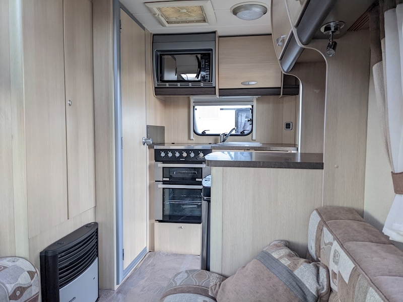 Sterling Europa 2010 390 Lux - Large 17