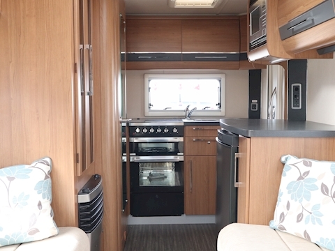 Autotrail Tracker 2013 Eks - Large 10