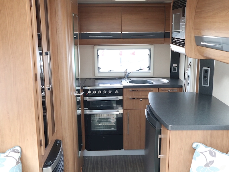 Autotrail Tracker 2013 Eks - Large 11