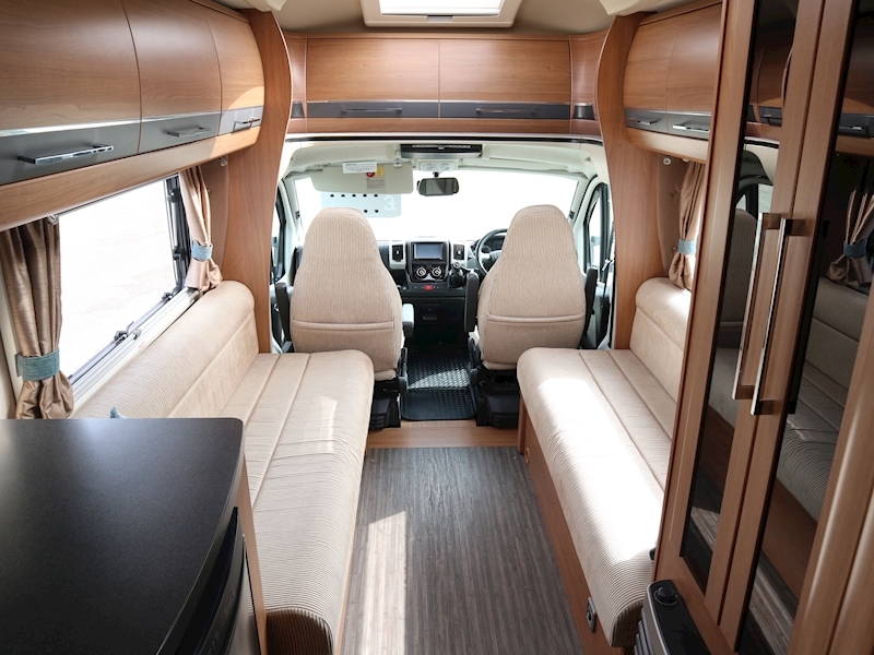Autotrail Tracker 2013 Eks - Large 12