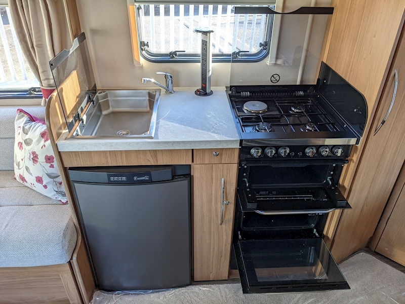 Autotrail Imala 2017 715 Lo-Line - Large 37