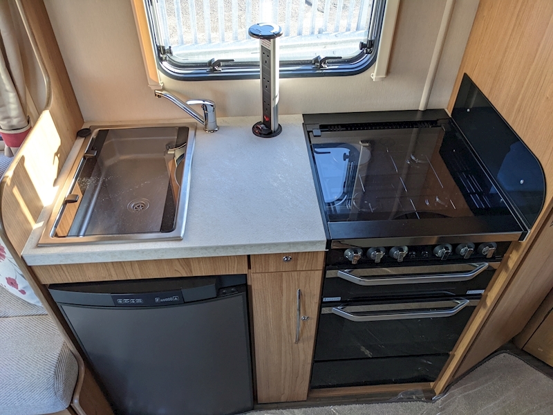 Autotrail Imala 2017 715 Lo-Line - Large 38