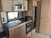 Swift Conqueror 2016 48015