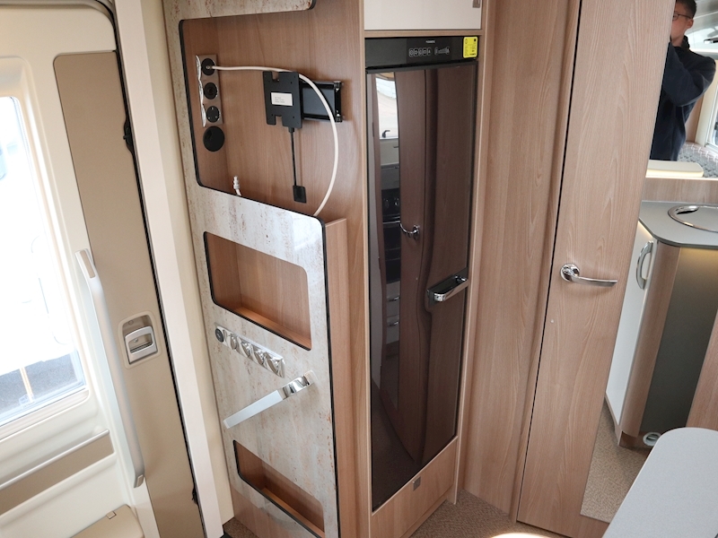 Burstner Lyseo TD Harmony 2019 T590 - Large 14