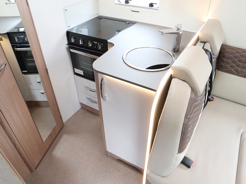 Burstner Lyseo TD Harmony 2019 T590 - Large 17