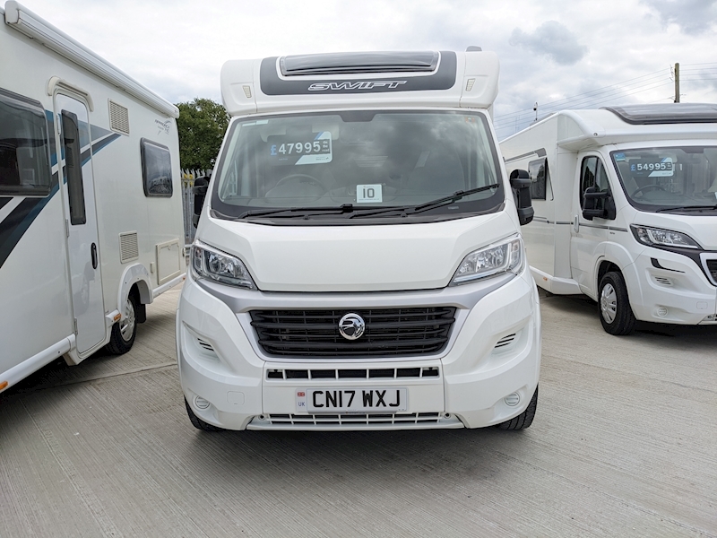 Swift Escape 2017 695 - Large 2