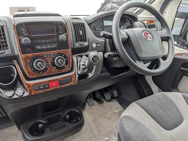 Swift Escape 2017 695 - Large 6