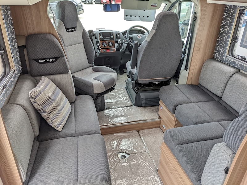 Swift Escape 2017 695 - Large 7