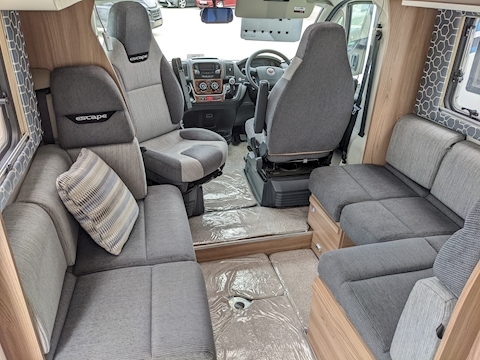 Swift Escape 2017 695 - Large 7