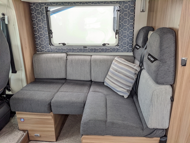 Swift Escape 2017 695 - Large 9