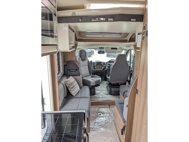 Swift Escape 2017 695 - Large 12