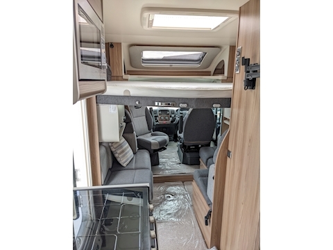 Swift Escape 2017 695 - Large 13