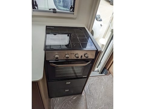 Swift Escape 2017 695 - Large 14