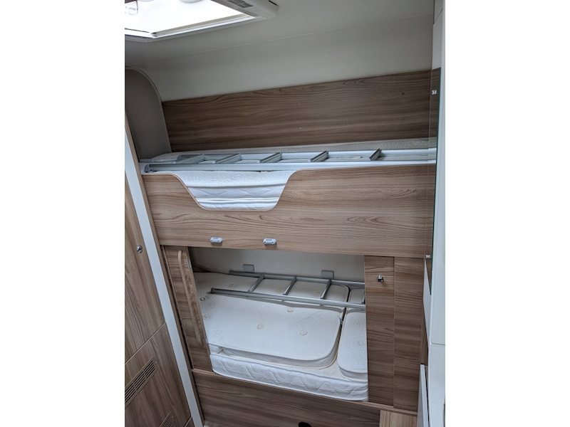 Swift Escape 2017 695 - Large 18