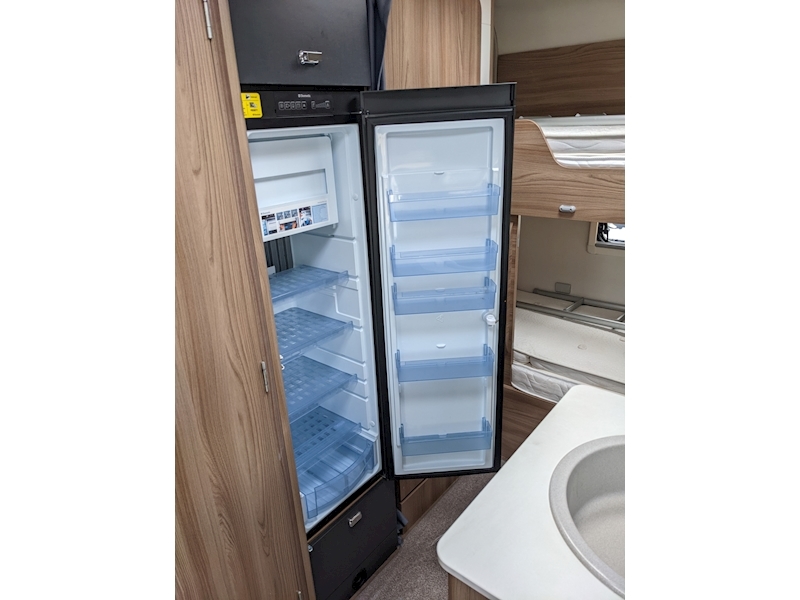 Swift Escape 2017 695 - Large 20