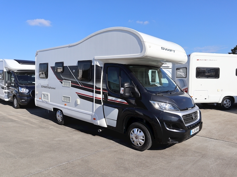 Swift Escape 2016 644 - Large 2
