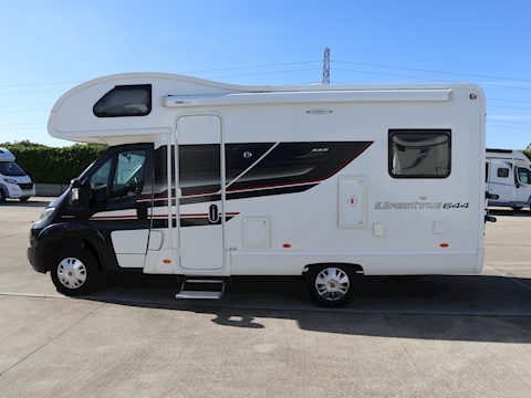 Swift Escape 2016 644 - Large 5